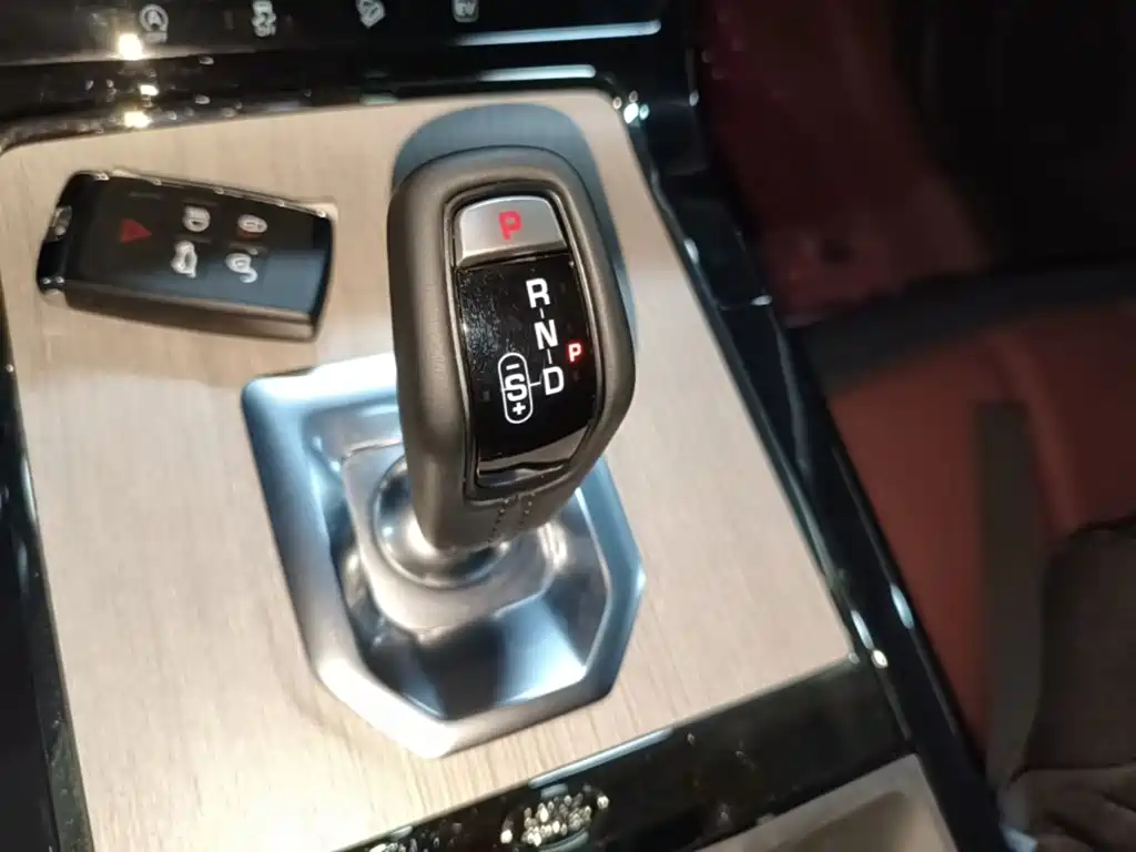 Land Rover Evoque PHEV — миниатюра 14