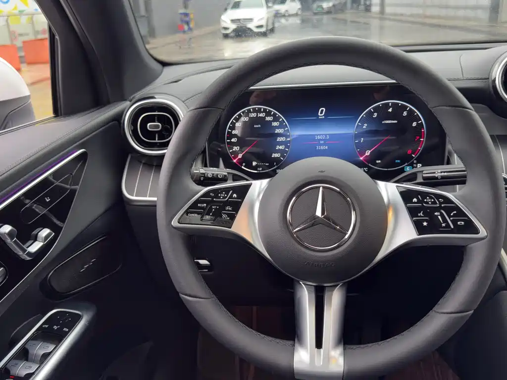 MERCEDES-BENZ GLC
