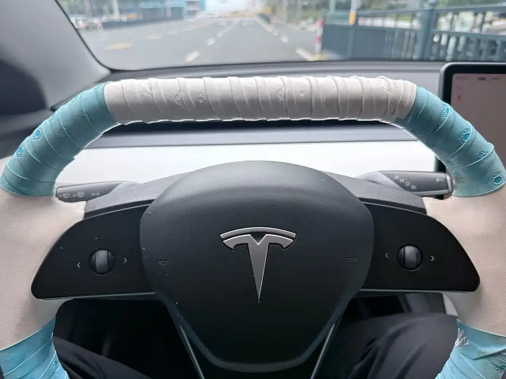 Tesla Model 3 — миниатюра 7