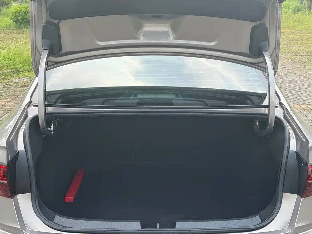 Volkswagen Sagitar — миниатюра 20