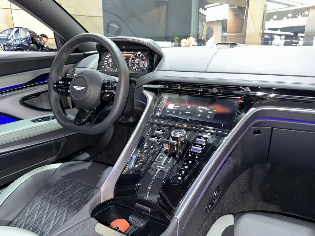 Aston Martin DB12 — миниатюра 14
