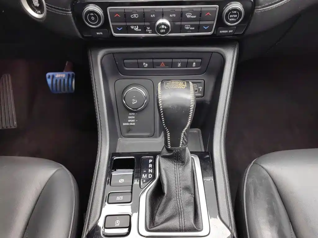 Jeep Grand Commander — миниатюра 13