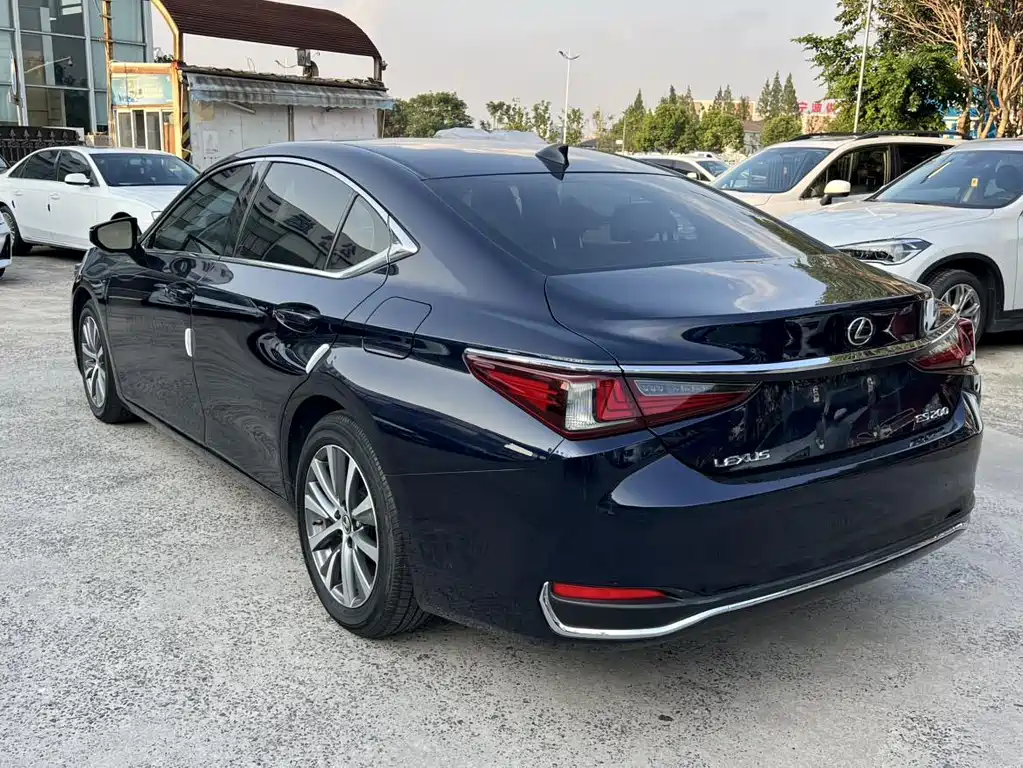 Lexus ES — миниатюра 15