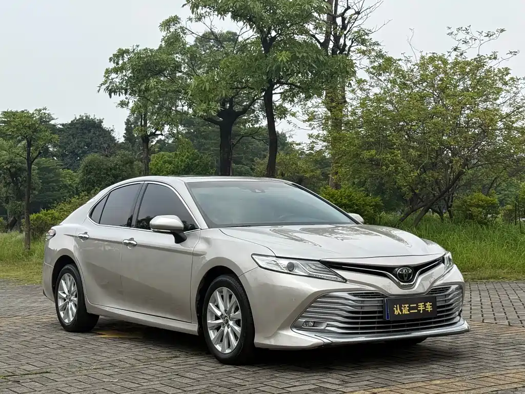 Toyota Camry — миниатюра 3