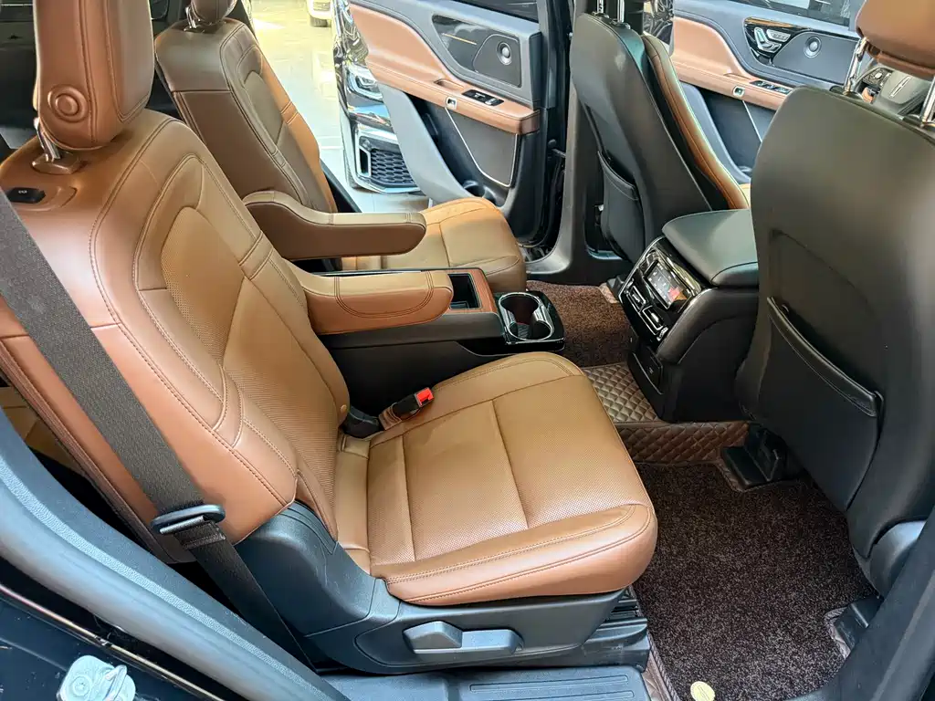 Lincoln Aviator — миниатюра 26