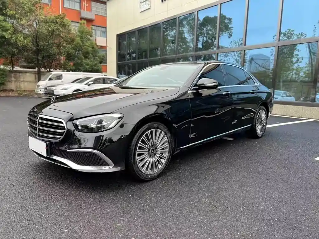 Mercedes-Benz E-Class — миниатюра 3