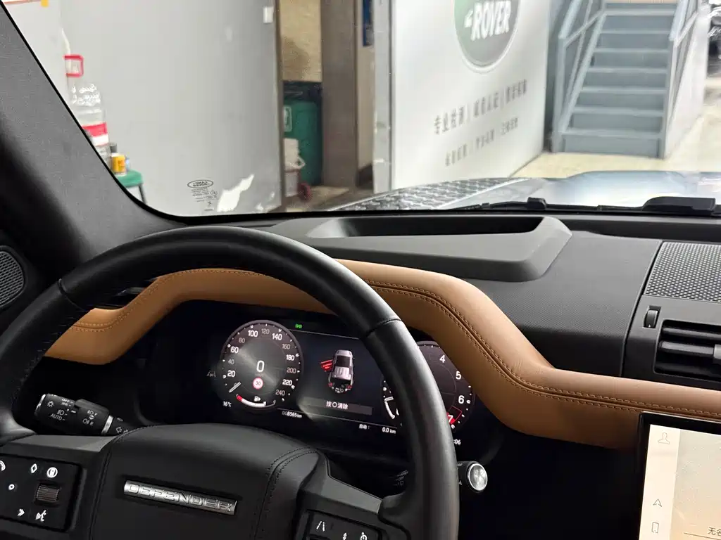 Land Rover Defender — миниатюра 7