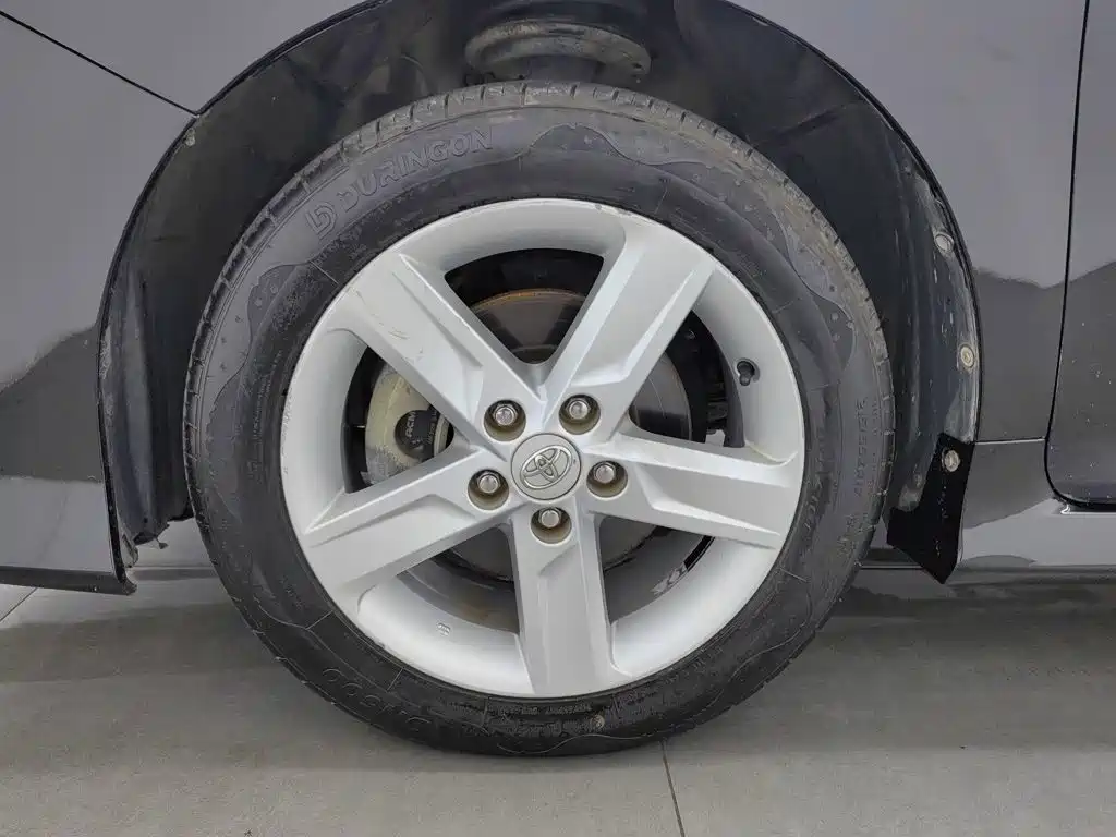 Toyota Camry — миниатюра 17