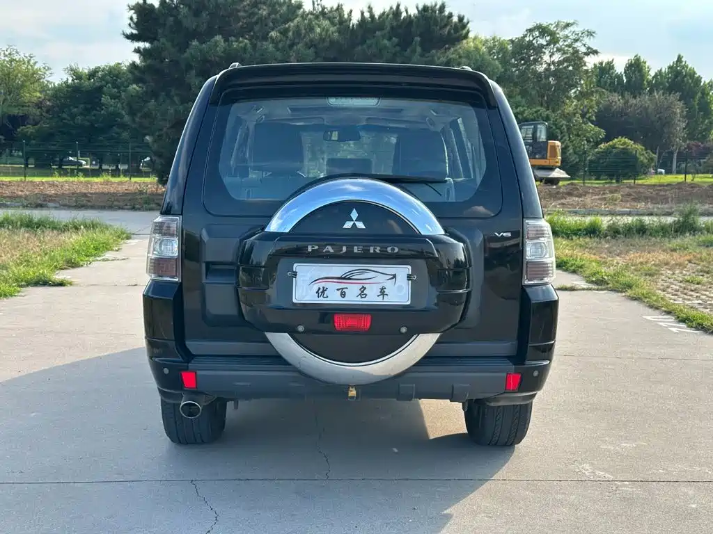 Mitsubishi Pajero (Import) — миниатюра 5