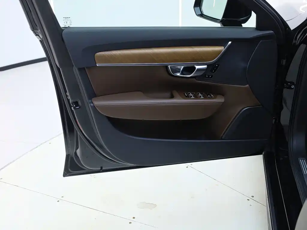 Volvo S90 — миниатюра 9