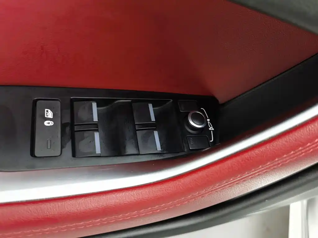 Jaguar XEL — миниатюра 9