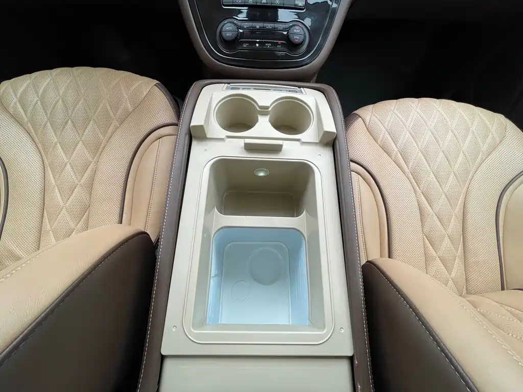 Mercedes-Benz Vito — миниатюра 10