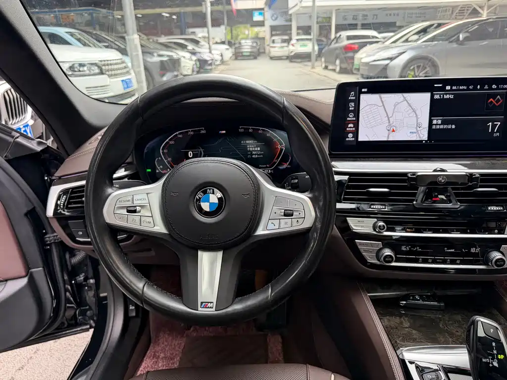 BMW 5 Series — миниатюра 17