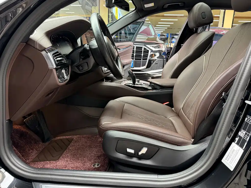 BMW 5 Series — миниатюра 9