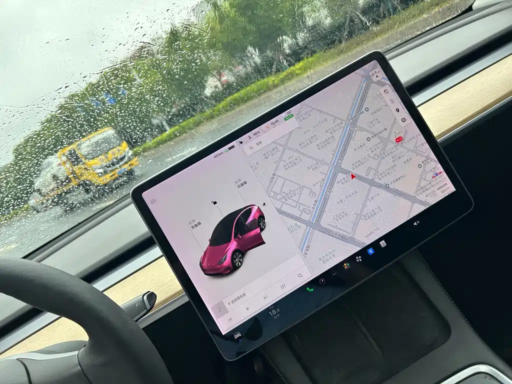 Tesla Model Y — миниатюра 6