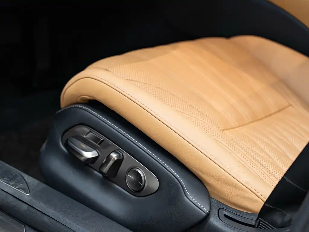 Lexus LS — миниатюра 21