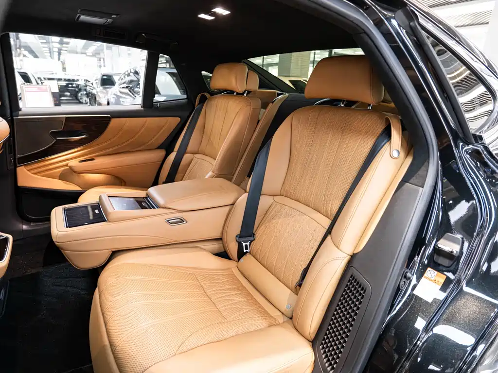 Lexus LS — миниатюра 12