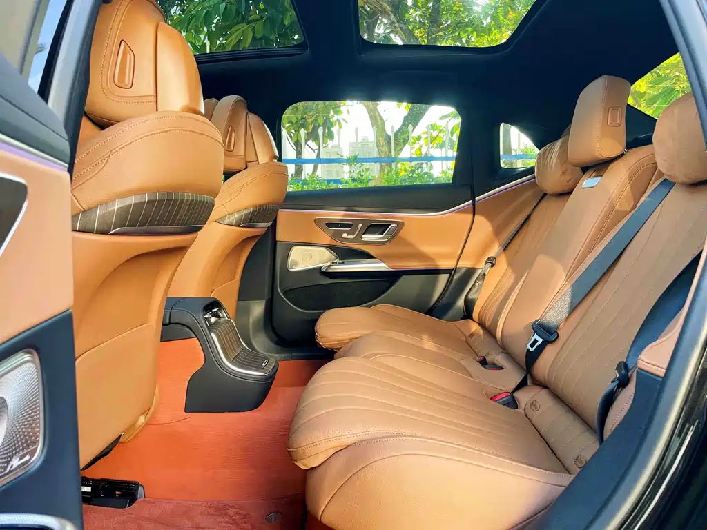 Mercedes-Benz E-Class — миниатюра 6