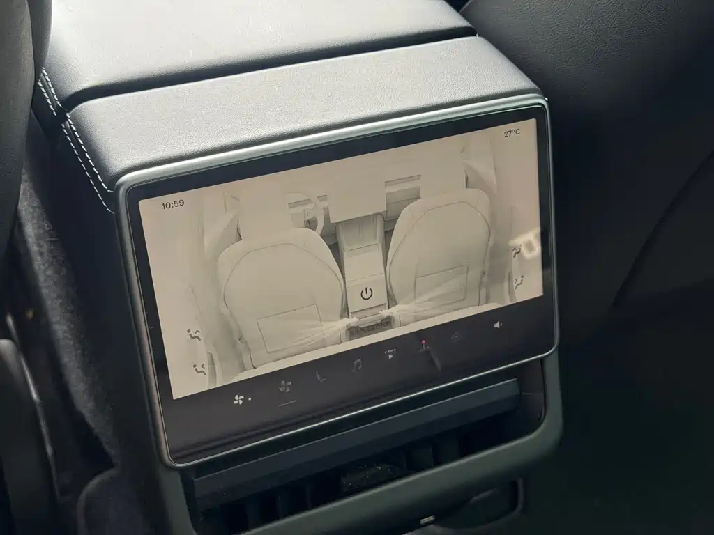 Tesla Model 3 — миниатюра 8