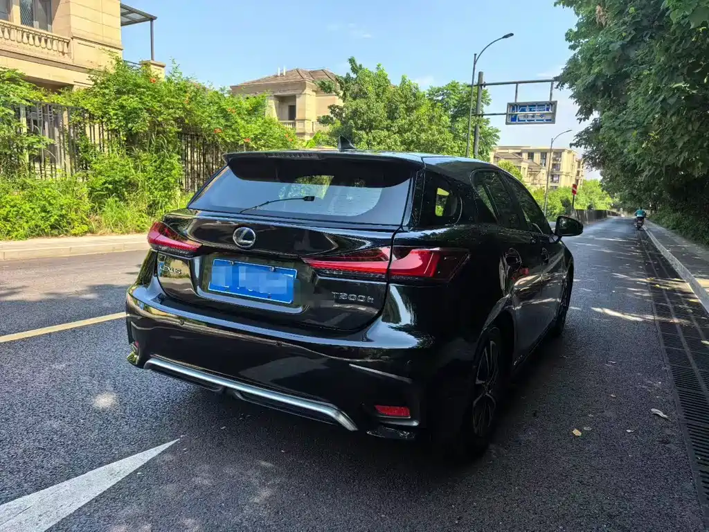 Lexus CT — миниатюра 5
