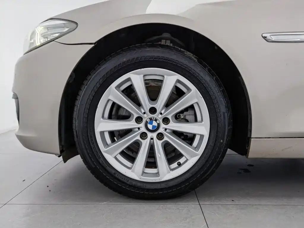 BMW 5 Series — миниатюра 17
