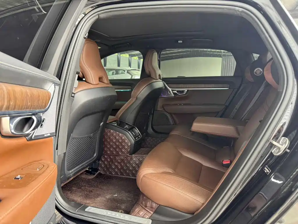 Volvo S90 2023 B5 Luxury