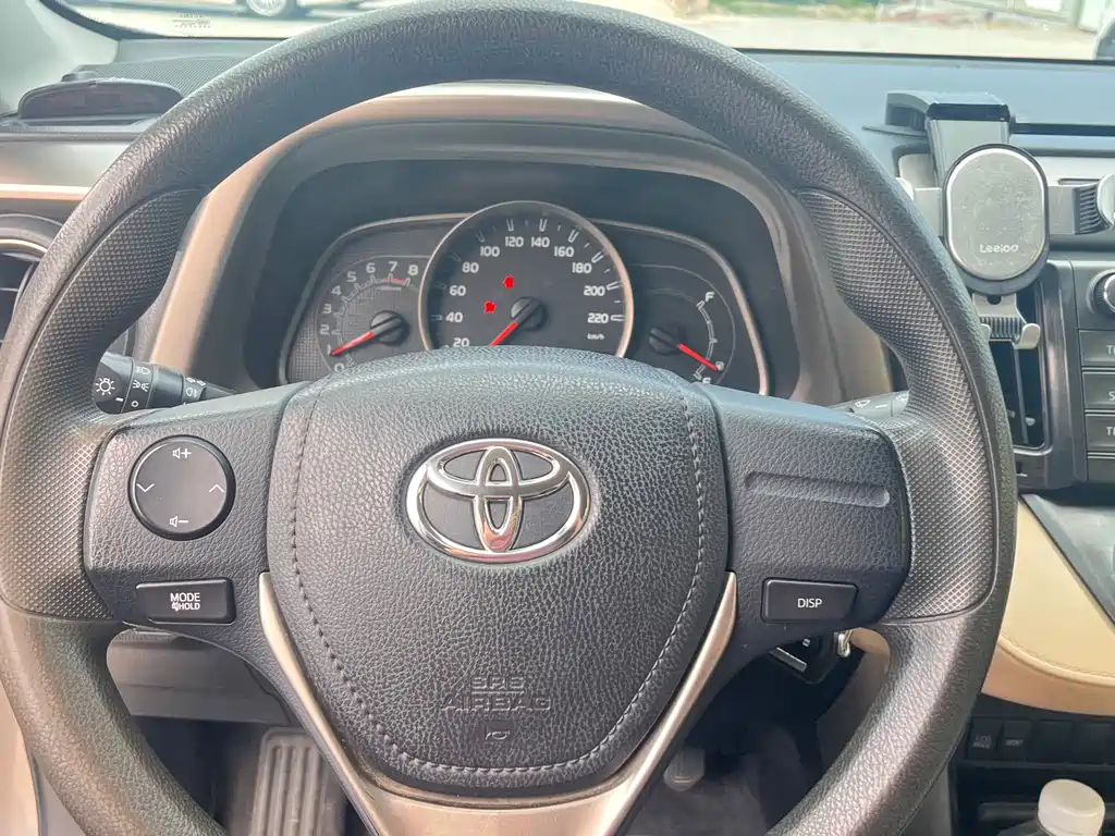 Toyota RAV4 — миниатюра 14