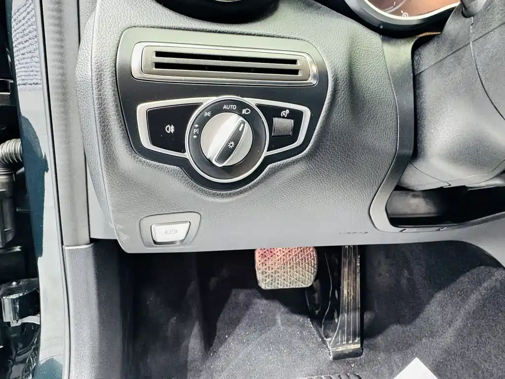 Mercedes-Benz C-Class — миниатюра 10
