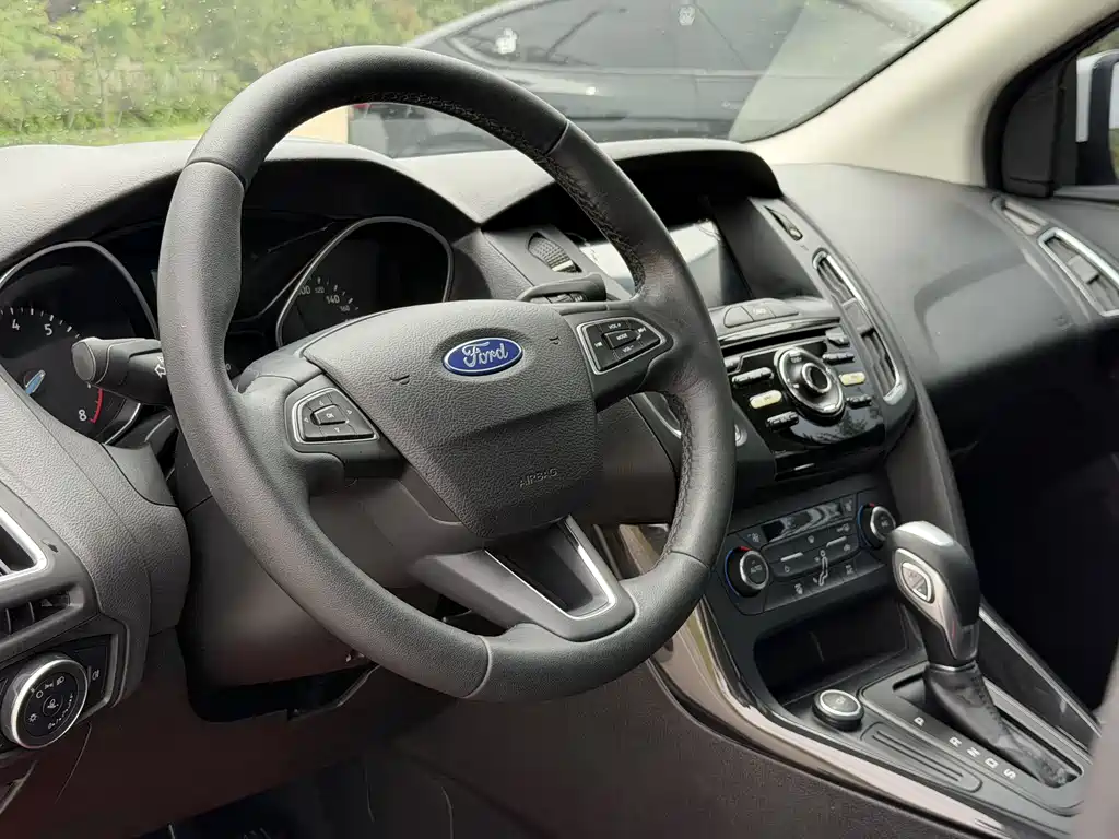Ford Focus 2017 1.6L AT