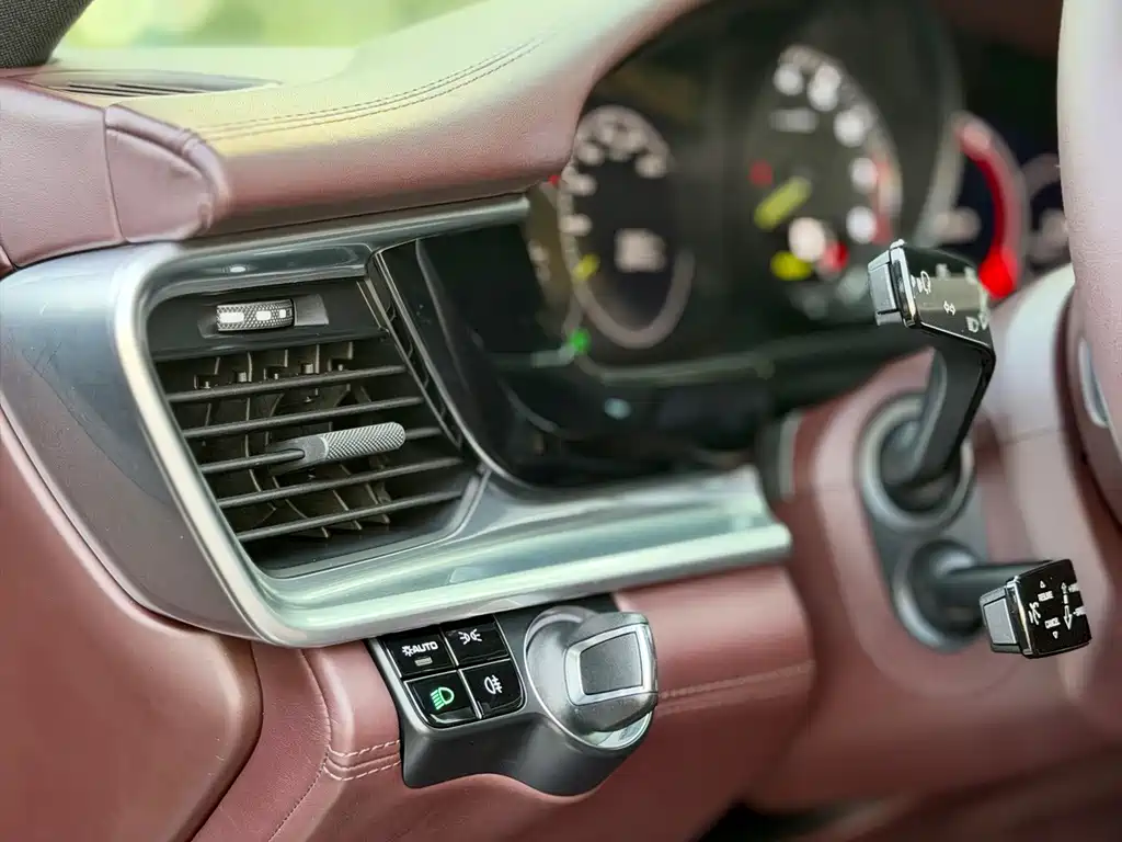 Porsche Panamera Hybrid — миниатюра 31