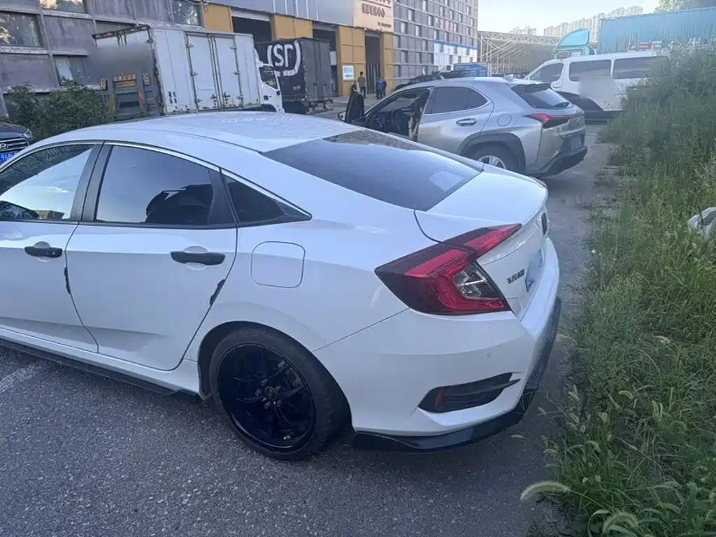 Honda Civic — миниатюра 10