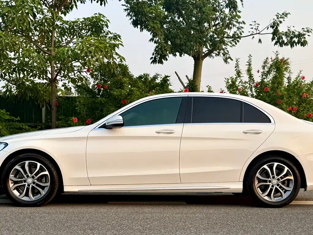 Mercedes-Benz C-Class — миниатюра 9