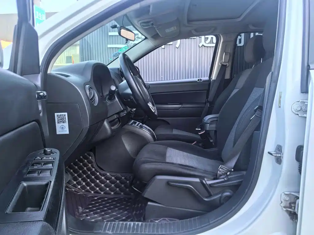 Jeep Compass (Import) — миниатюра 6