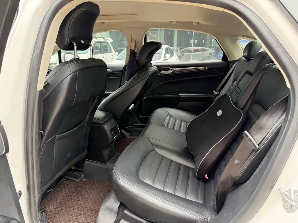 Ford Mondeo — миниатюра 6