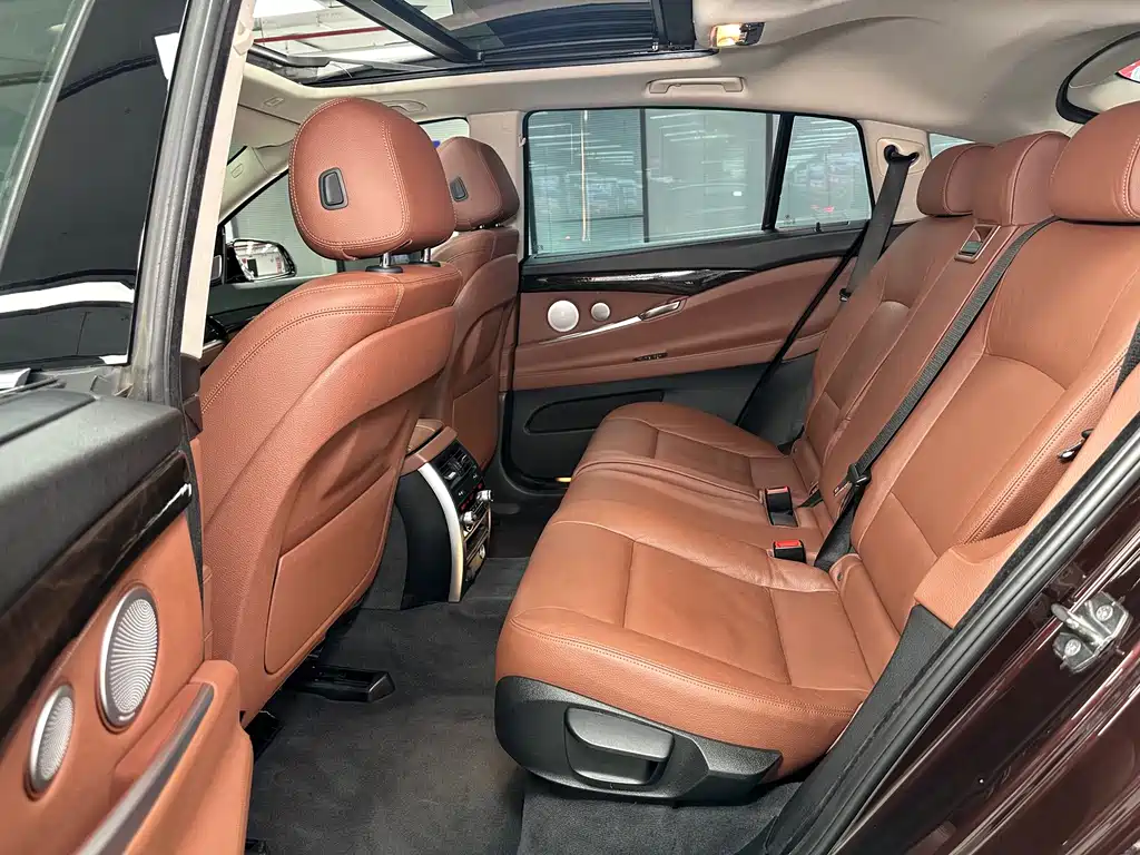 BMW 5 Series GT — миниатюра 20