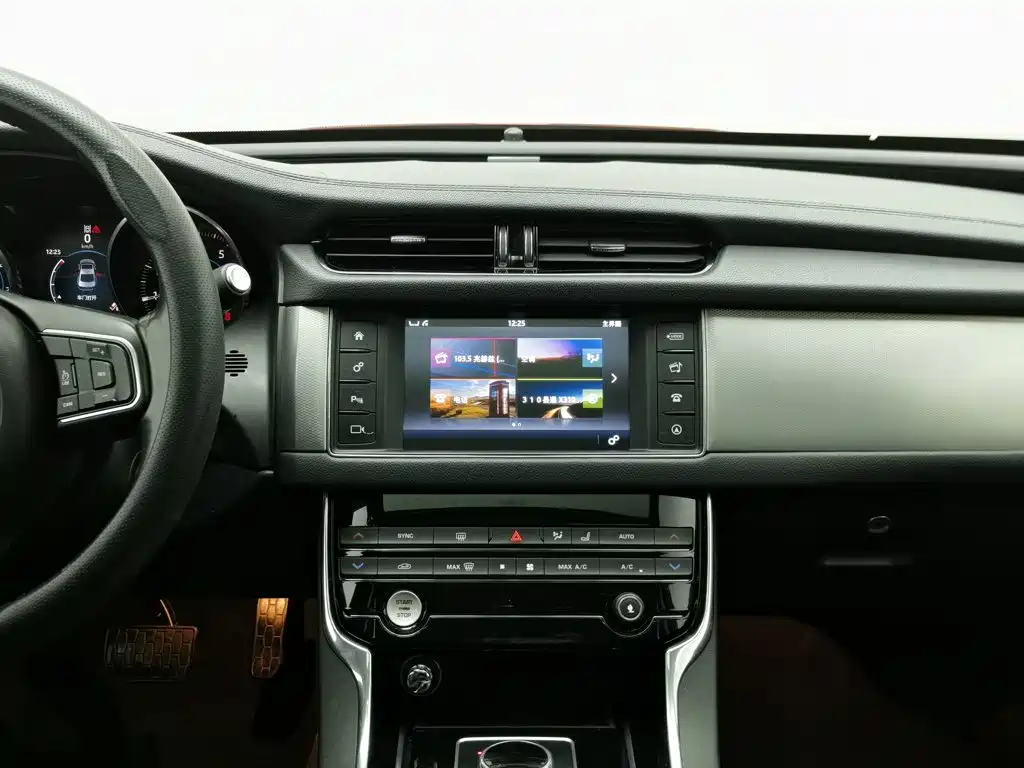 Jaguar XF — миниатюра 12
