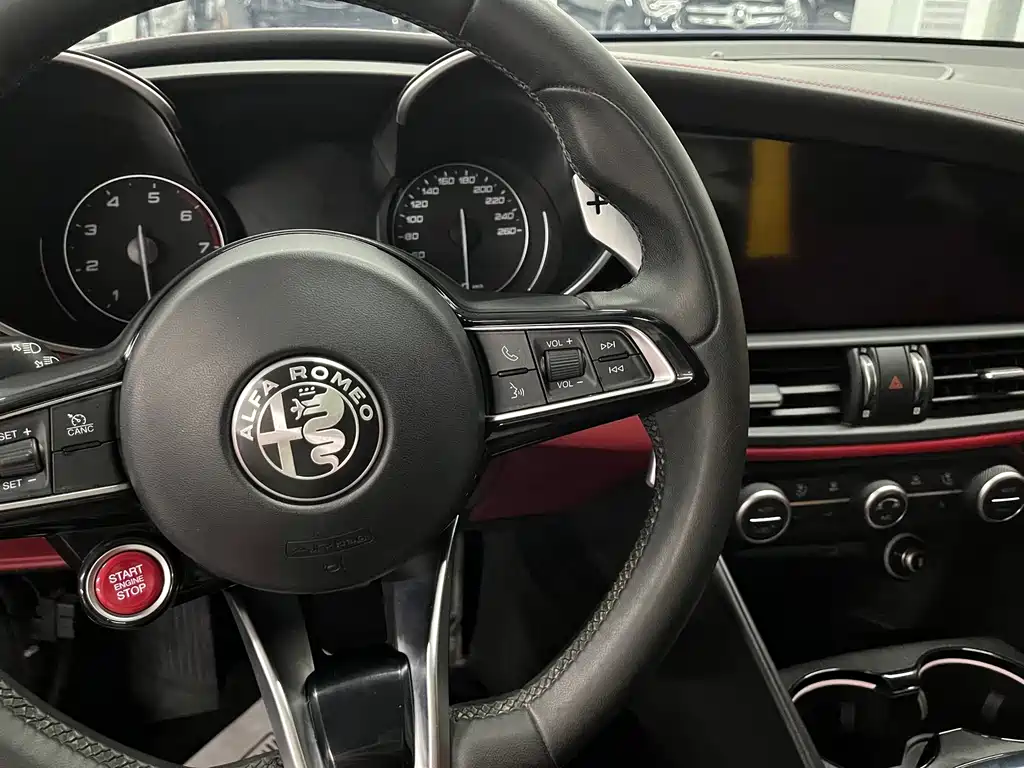 Alfa Romeo Giulia — миниатюра 4
