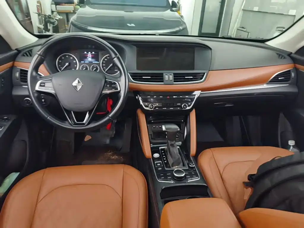 Borgward BX7 — миниатюра 10