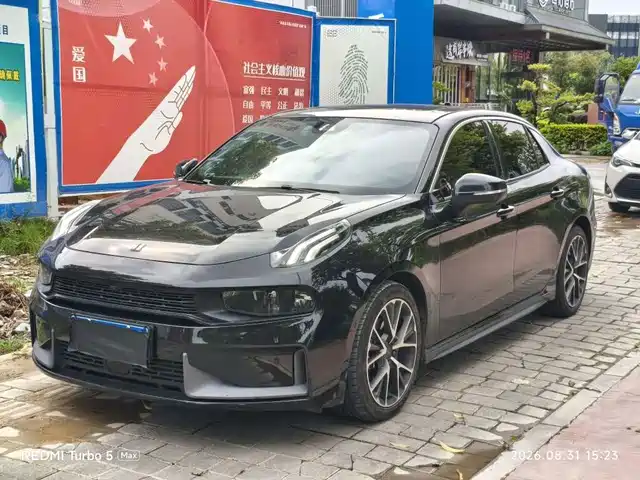 Lynk & Co 03