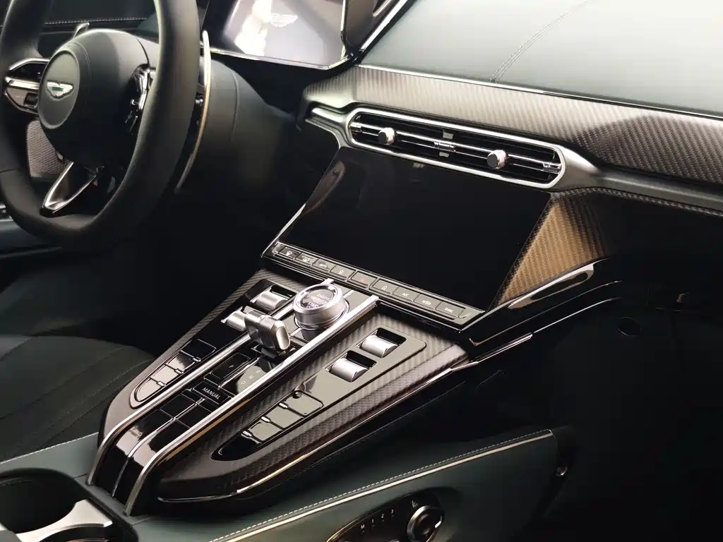 Aston Martin V8 Vantage — миниатюра 20