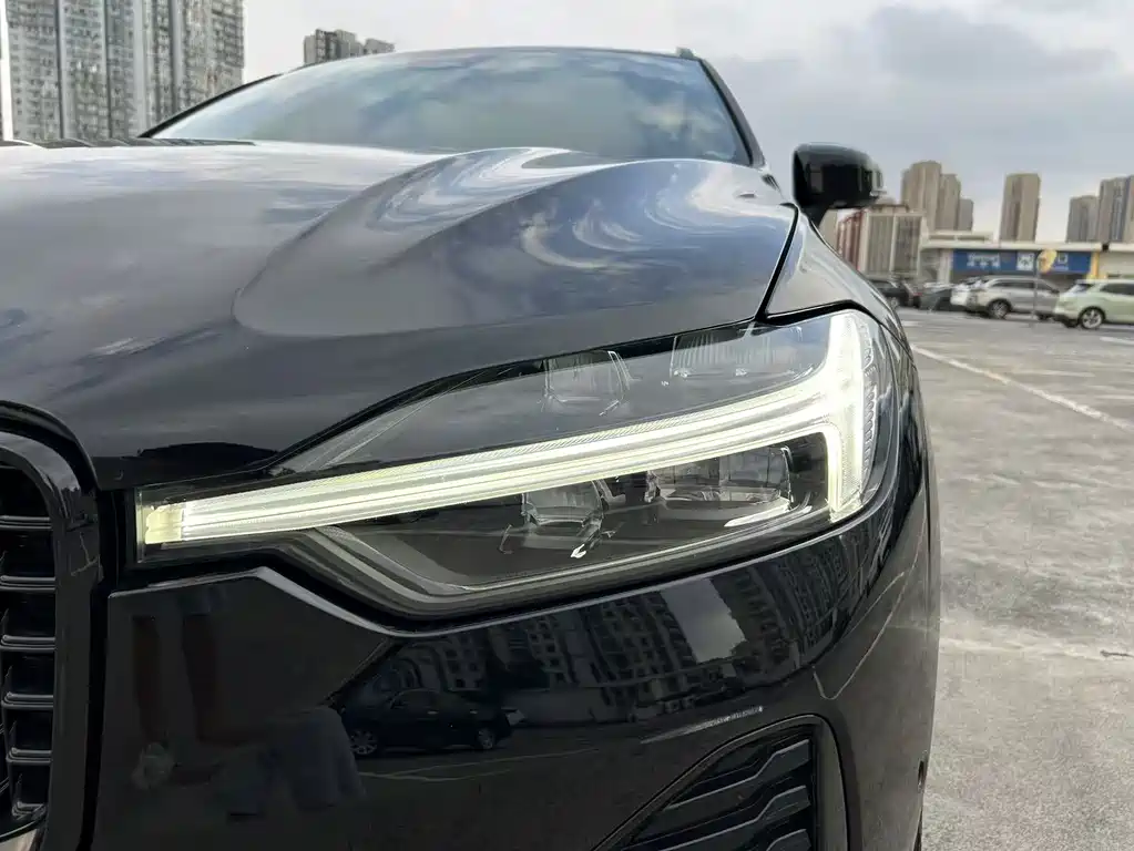 Volvo XC60 PHEV — миниатюра 19
