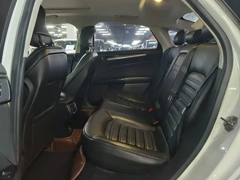 Ford Mondeo — миниатюра 7