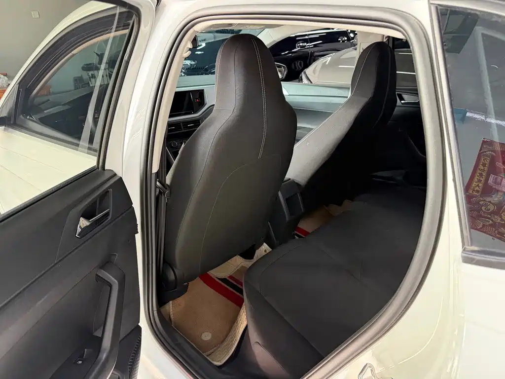 Volkswagen Polo — миниатюра 8