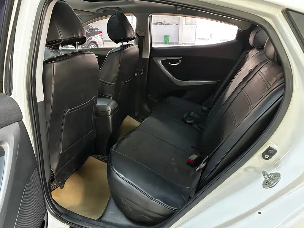 Hyundai Elantra Langdong 1.6L Manual Premium Type, фото 11