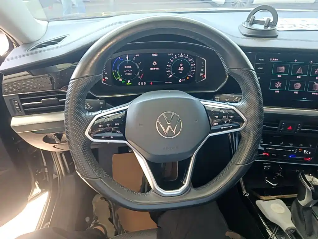Volkswagen Passat PHEV — миниатюра 11