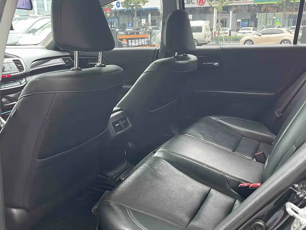 Honda Accord — миниатюра 6