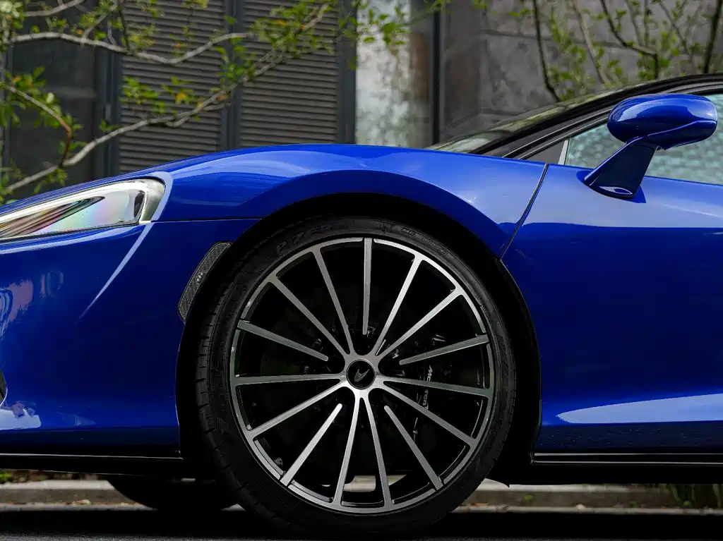McLaren GT — миниатюра 3