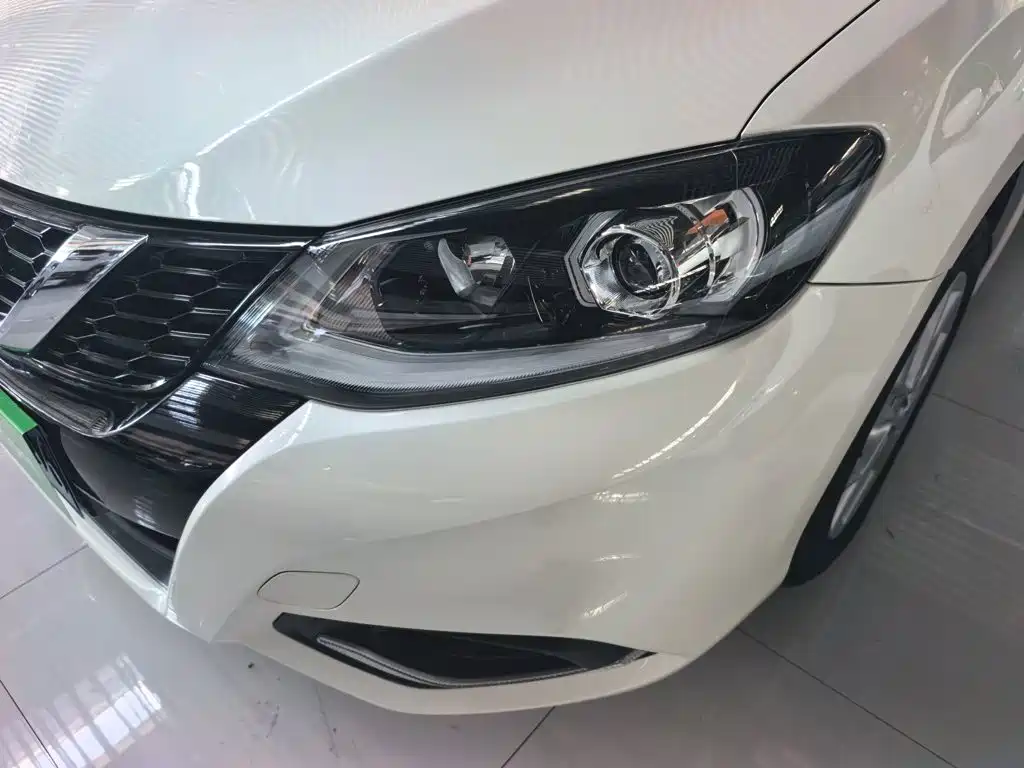 Nissan Tiida — миниатюра 3