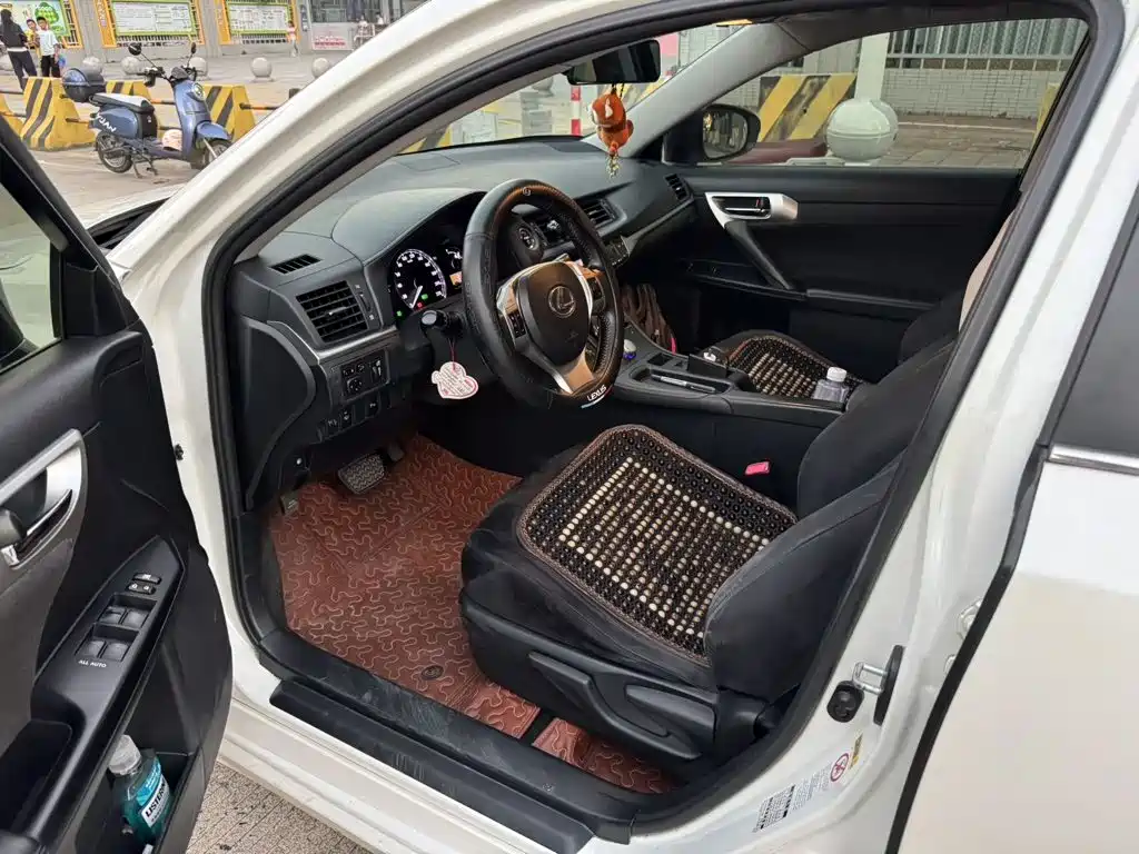 Lexus CT — миниатюра 4