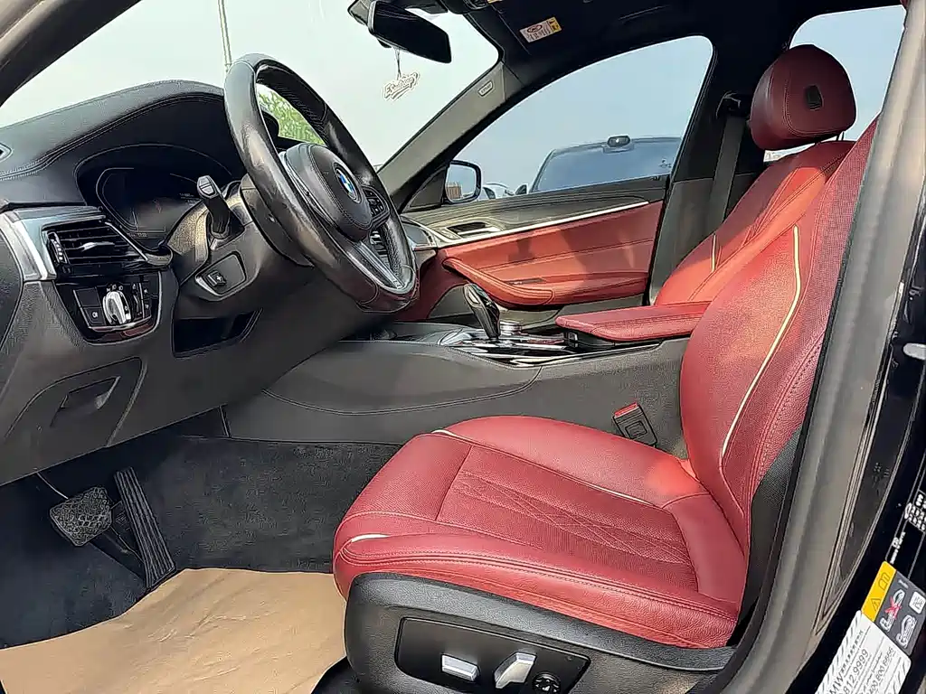 BMW 5 Series New Energy — миниатюра 7